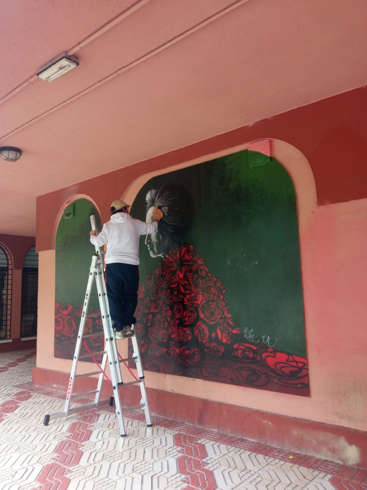Los socios de ACROLA restauran el mural y el monolito de Rosa Luxemburgo